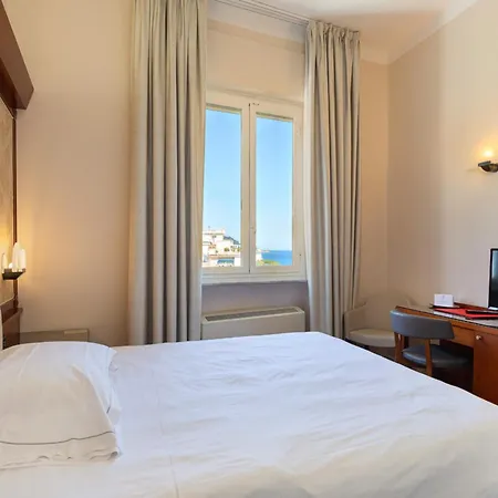מלון Grand Mediterranee 4*