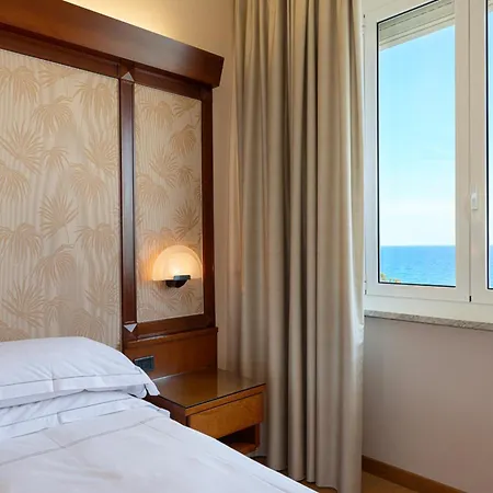 Отель Lvg Collection - Grand Mediterranee Алассио