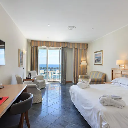 מלון Grand Mediterranee