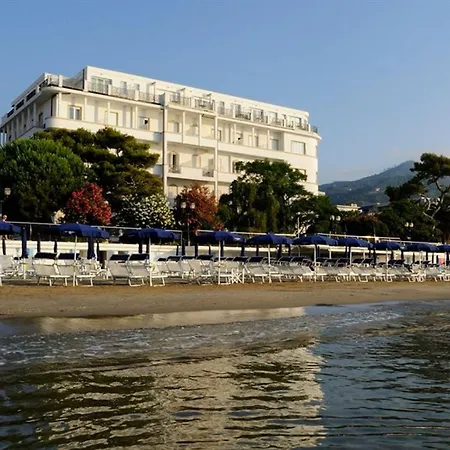 Szálloda Grand Mediterranee Alassio