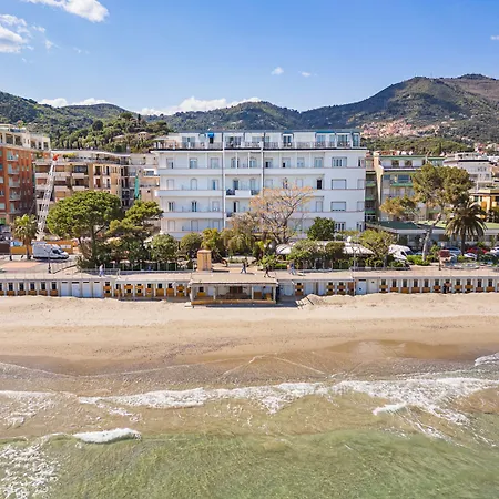 Lvg Collection - Grand Mediterranee 4* Алассио